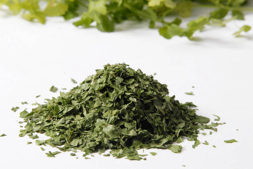 无人,横图,俯视,室内,特写,白天,白色背景,餐桌,桌子,芹菜,蔬菜,一堆,许多,阴影,堆叠,堆积,朦胧,模糊,反射,影子,调味,香料,佐料,摄影,荷兰芹,欧芹,香芹,影棚,餐台,堆,配料,法香,巴西利,洋香菜,洋芫荽,法国香菜,作料,旱芹菜,番荽,彩图,高角度拍摄,影棚拍摄,拍摄