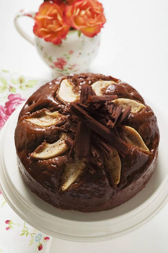 点心,无人,竖图,俯视,室内,特写,白天,白色背景,下午茶,餐桌,桌子,梨,餐具,水果,阴影,新鲜,盛开,反射,碟子,盘,影子,生食,食品,糖,糖果,甜点,甜品,果实,花蕾,巧克力蛋糕,花,花瓣,花朵,鲜花,食物,糕点,盘子,碟,甜食,巧克力,花苞,花蕊,香梨,摄影,有机食品,绿色食品,影棚,餐台,朱古力,生梨,彩图,高角度拍摄,影棚拍摄,拍摄,蛋糕