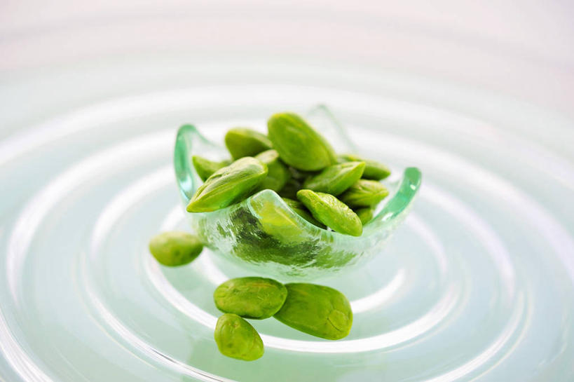 无人,横图,俯视,室内,特写,白天,植物,餐桌,桌子,豆,蔬菜,餐具,一堆,许多,阴影,堆叠,堆积,新鲜,反射,碟子,盘,影子,豆类,豆子,食品,食物,盘子,碟,有机食品,绿色食品,餐台,堆,豆科,彩图,高角度拍摄