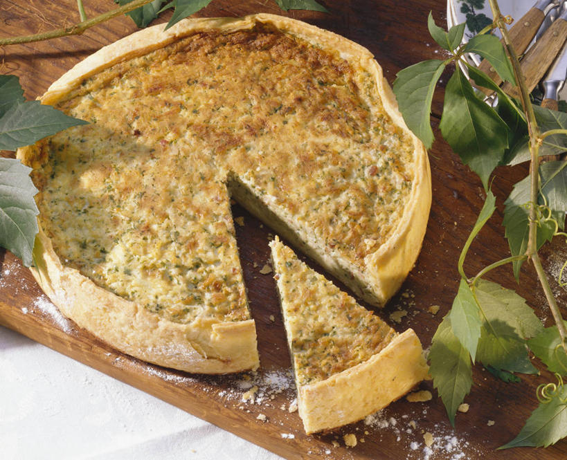 无人,横图,俯视,室内,特写,白天,烹饪,西餐,桌面,桌子,叶子,切开,阴影,反射,木制,粉末,影子,面粉,肉,料理,食品,绿叶,粮食,培根,猪肉,菜肴,美食,肉类,食物,木制品,切,嫩叶,粉,西式,佳肴,农产品,剖面,肉食,蛋饼,乳蛋饼,原材料,切面,豚肉,粉状,叶,叶片,彩图,高角度拍摄,烟肉,腌熏