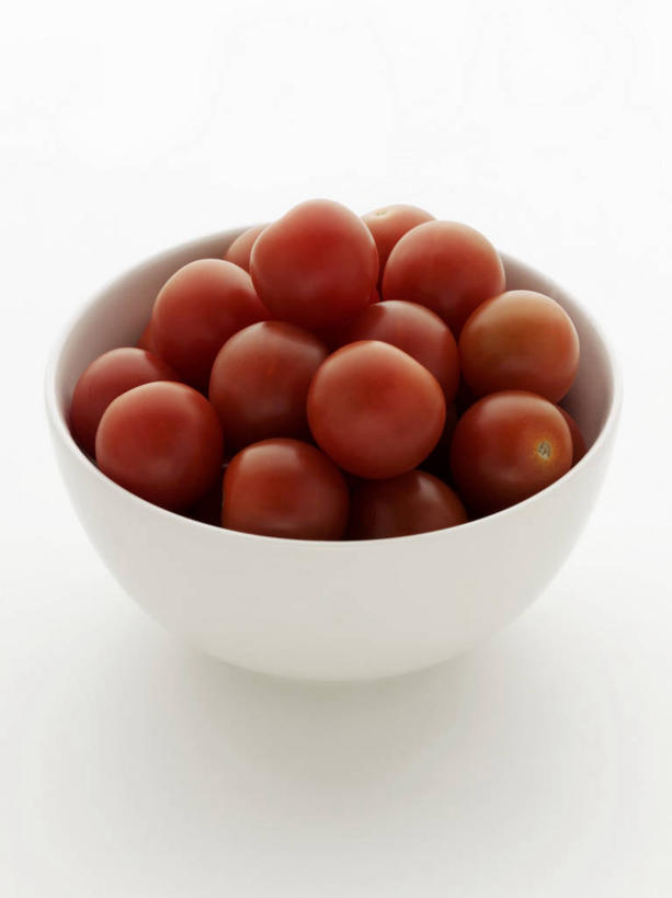 无人,竖图,俯视,室内,特写,白天,白色背景,餐桌,桌子,蔬菜,西红柿,小番茄,一堆,许多,阴影,堆叠,堆积,新鲜,反射,影子,陶瓷,食品,陶瓷制品,食物,一个,容器,碗,摄影,有机食品,绿色食品,影棚,单个,餐台,储藏,堆,储存,小西红柿,樱桃小番茄,珍珠小番茄,樱桃番茄,圣女果,番茄,彩图,高角度拍摄,影棚拍摄,拍摄,贮存