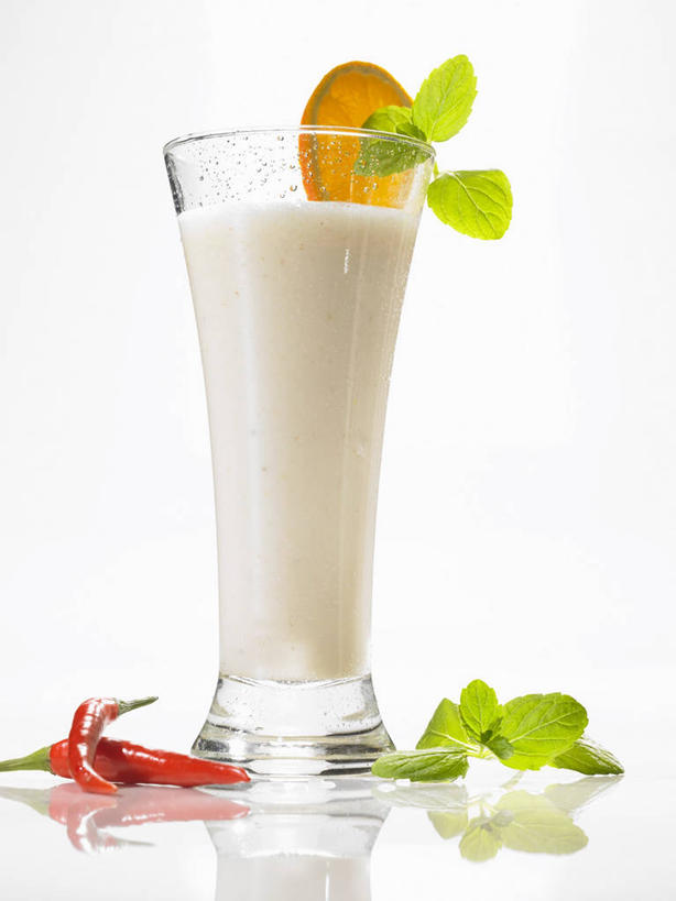 蜂蜜,无人,竖图,室内,特写,白天,白色背景,正面,餐桌,桌子,辣椒,蔬菜,杯子,叶子,阴影,新鲜,反射,影子,食品,甜点,甜品,绿叶,玻璃制品,食物,饮料,水杯,甜食,嫩叶,冰淇淋,摄影,有机食品,绿色食品,影棚,餐台,鲜奶,奶昔,花蜜,辣角,红海椒,大椒,辣虎,广椒,止痛,解毒,冬酿,石蜜,叶,叶片,玻璃杯,辣子,红辣椒,海椒,番椒,彩图,影棚拍摄,拍摄