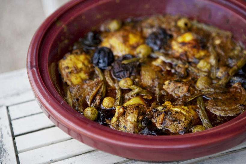 无人,横图,俯视,室内,特写,白天,烹饪,烘焙,西餐,桌面,桌子,蔬菜,金属制品,阴影,朦胧,模糊,新鲜,反射,金属,影子,陶瓷,大理石,豆类,肉,料理,食品,陶瓷制品,羊肉,菜肴,美食,肉类,架子,食物,一个,容器,碗,西式,佳肴,有机食品,绿色食品,单个,储藏,储存,肉食,鹰嘴豆,回鹘豆,桃豆,鸡豆,诺胡提,大理石制品,冷却,冷却架,彩图,高角度拍摄,贮存