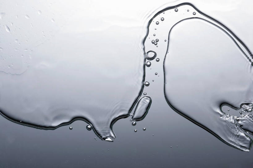 无人,横图,俯视,室内,特写,白天,水,阴影,波纹,灰色背景,透明,反射,纹路,纹理,液体,影子,气泡,水滴,涟漪,漩涡,水泡,水珠,水纹,泡泡,摄影,影棚,圆弧,肌理,彩图,高角度拍摄,影棚拍摄,拍摄