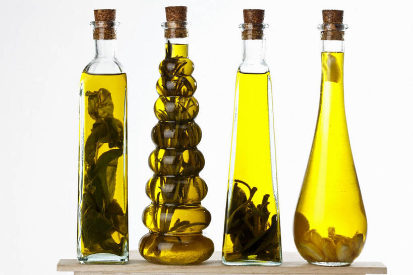 无人,横图,室内,特写,白天,白色背景,正面,餐桌,桌子,橄榄,一排,阴影,整齐,反射,罐子,影子,食用油,油,橄榄油,玻璃制品,排列,玻璃瓶,精油,瓶子,香薰,四个,放松,芳香疗法,摄影,影棚,餐台,队列,舒心,舒缓,香薰精油,植物油,养颜,减压,香薰疗法,植物精油,青果,白榄,彩图,影棚拍摄,拍摄