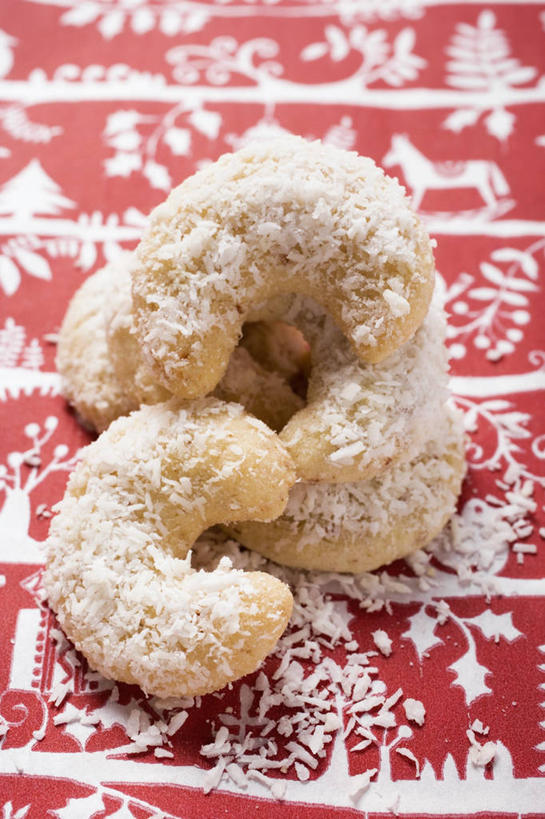 点心,无人,竖图,俯视,室内,特写,白天,桌面,桌子,圣诞节,阴影,花纹,节日,朦胧,模糊,庆祝,反射,木制,布料,影子,食品,曲奇,布纹,文化,桌布,食物,红色,餐巾,木制品,台布,饼干,零食,庆典,纪念,曲奇饼,曲奇饼干,彩图,高角度拍摄