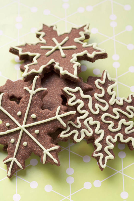 点心,无人,竖图,俯视,室内,特写,白天,桌面,桌子,一堆,阴影,堆叠,堆积,反射,木制,布料,影子,雪花,食品,糖,糖果,甜点,甜品,曲奇,布纹,桌布,食物,绿色,餐巾,木制品,台布,饼干,甜食,零食,巧克力,四块,朱古力,堆,曲奇饼,曲奇饼干,巧克力曲奇,彩图,高角度拍摄