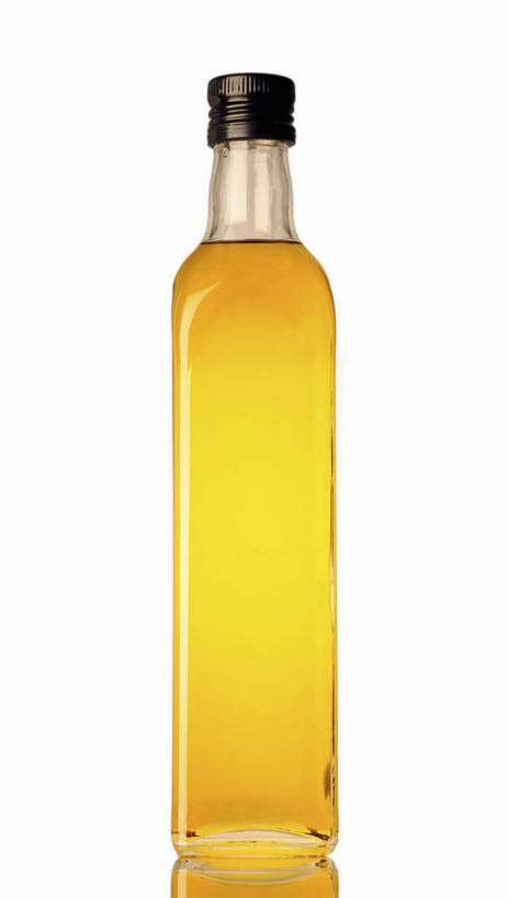 无人,竖图,室内,特写,白天,白色背景,正面,餐桌,桌子,阴影,反射,罐子,影子,食用油,油,橄榄油,玻璃制品,一个,玻璃瓶,瓶子,摄影,影棚,单个,餐台,植物油,彩图,影棚拍摄,拍摄