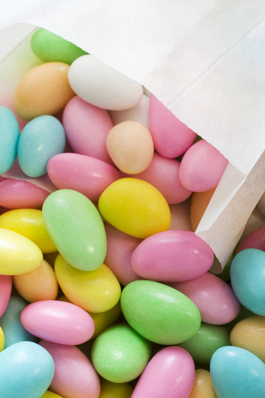 无人,竖图,俯视,彩色,室内,特写,白天,袋子,复活节,一堆,许多,阴影,堆叠,堆积,节日,庆祝,反射,影子,纸袋,蛋,食品,糖,糖果,甜点,甜品,软糖,文化,食物,一个,容器,甜食,庆典,单个,纪念,储藏,堆,五颜六色,色彩斑斓,储存,五彩缤纷,彩蛋,复活节彩蛋,五彩斑斓,五光十色,彩图,高角度拍摄,贮存