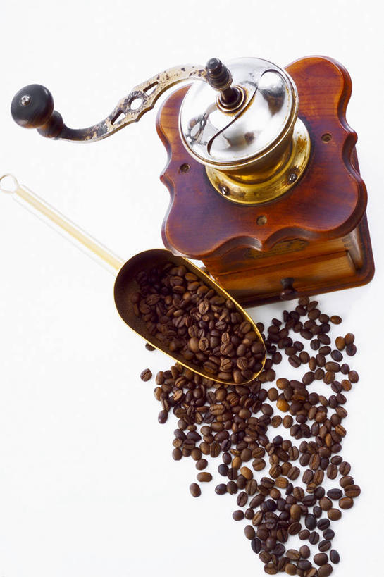 咖啡,无人,竖图,俯视,室内,特写,白天,白色背景,植物,桌面,桌子,豆,一堆,许多,阴影,堆叠,堆积,反射,木制,电器,工具,影子,豆类,豆子,很多,设备,畚箕,木制品,咖啡豆,冲泡,摄影,影棚,簸箕,堆,家电,家用电器,咖啡机,磨粉,豆科,咖啡因,彩图,高角度拍摄,影棚拍摄,拍摄,清除,压粉,装粉