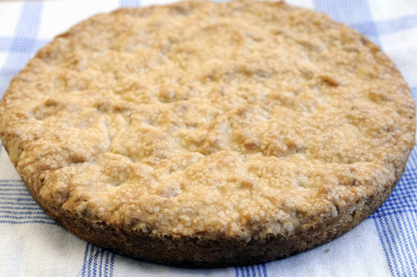 点心,无人,横图,俯视,室内,特写,白天,桌面,桌子,阴影,反射,木制,布料,影子,食品,布纹,桌布,食物,一个,餐巾,木制品,台布,饼干,零食,单个,彩图,高角度拍摄,杏仁饼干,意大利杏仁饼干