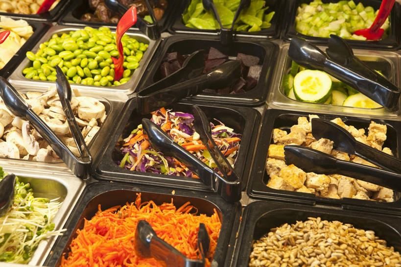 无人,餐厅,横图,俯视,室内,特写,白天,萝卜,胡萝卜,蔬菜,水果,一堆,许多,阴影,堆叠,堆积,新鲜,反射,影子,菌菇,蘑菇,生食,蔬菜沙拉,沙拉,食品,菌类,色拉,沙律,食物,夹子,容器,橙色,食用菌,有机食品,绿色食品,色拉酱,储藏,堆,便利,储存,千岛酱,自助餐厅,食品夹,食物夹,面包夹,意粉夹,酸橙,方便,代代,橙子,橙,红萝卜,甘荀,彩图,高角度拍摄,餐馆,饭店,饭馆,贮存