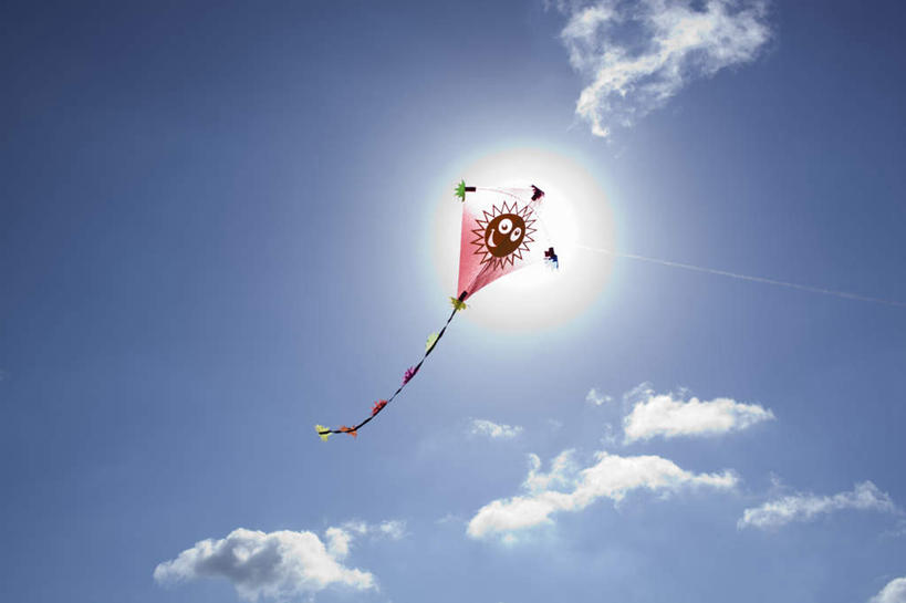 无人,横图,室外,白天,仰视,旅游,度假,美景,法国,欧洲,阴影,光线,影子,景观,云,云朵,云彩,娱乐,一个,蓝色,白云,蓝天,天空,阳光,自然,风筝,天,享受,休闲,景色,放松,放风筝,晴朗,单个,纸鸢,布列塔尼,圣马洛,自然风光,放鹞子,鹞,鹞子,鸢,木鸢,法兰西共和国,法兰西第五共和国,布列塔尼半岛,晴空,彩图,低角度拍摄,眩光