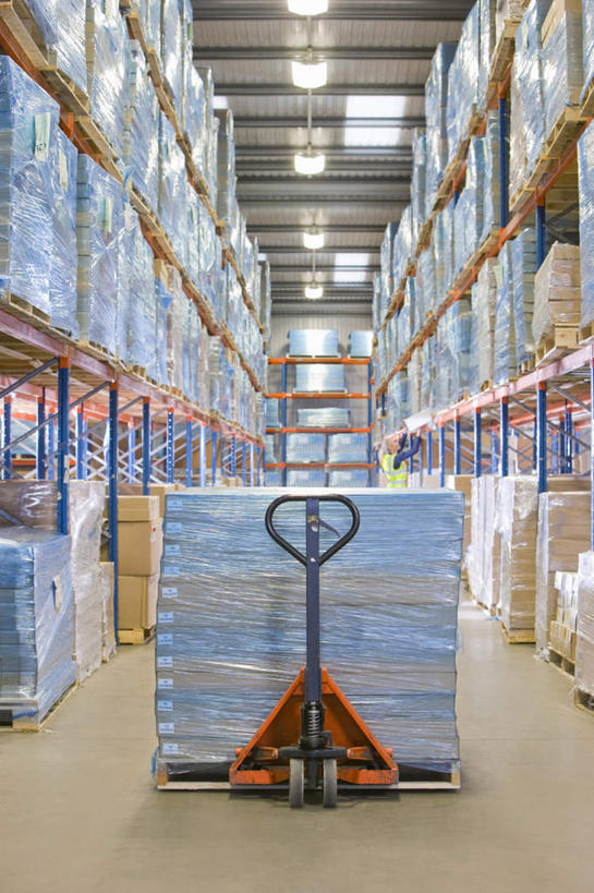 无人,搬运,竖图,室内,白天,正面,技术,照明,一堆,阴影,堆叠,堆积,光线,影子,灯光,仓库,顶灯,货架,货物,架子,车,灯,货品,容器,灯具,交通工具,机械,工程车,工业,储藏,堆,照亮,固定,工程,叉车,照明设备,储存,载具,陈列架,交通运输,工作车,彩图,货盘,货色,贮存,堆栈