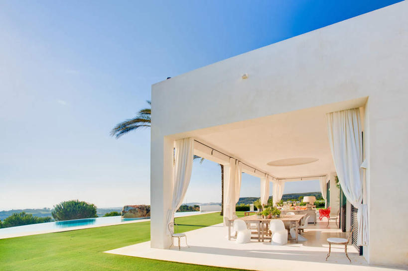 无人,家,横图,室外,白天,正面,旅游,度假,草地,草坪,美景,植物,西班牙,欧洲,阴影,光线,影子,房屋,屋子,景观,娱乐,楼房,安达卢西亚,住宅,草,蓝色,绿色,蓝天,天空,阳光,自然,天,享受,休闲,景色,放松,晴朗,南欧,自然风光,安达鲁西亚,马拉加省,万里无云,马拉加,西班牙王国,安达卢西亚自治区,马贝拉,马尔贝拉,晴空,晴空万里,彩图,房子