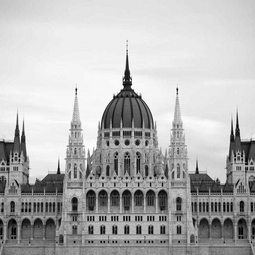 无人,方图,黑白,室外,白天,正面,旅游,度假,标志建筑,地标,建筑,欧洲,匈牙利,云,云朵,尖顶,首都,云彩,娱乐,建设,国会大厦,天空,天,享受,休闲,旅游胜地,放松,布达佩斯,修建,中欧,国会大楼,议会大厦,议会大楼,修筑,匈牙利共和国,匈牙利国会大厦