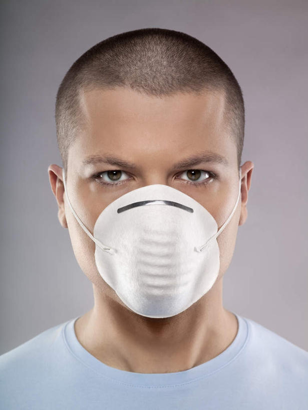 西方人,脸,头,脸颊,一个人,站,竖图,室内,特写,白天,正面,T恤衫,欧洲,欧洲人,仅一个男性,仅一个人,仅一个中年男性,服装,分离,墙,过滤,T恤,分开,注视,休闲装,肩膀,墙壁,墙面,衣服,口罩,观察,看,站着,休闲,休闲服,隔断,遮掩,摄影,服饰,影棚,观看,隔离,察看,卫生,掩盖,遮挡,关注,净化,间隔,预防,遮盖,防尘,掩饰,断绝,隔开,屏蔽,屏绝,远离,中断,阻遏,阻隔,男人,男性,中年男性,白种人,头部,脸部,脸蛋,面部,站立,半身,彩图,影棚拍摄,拍摄,短发