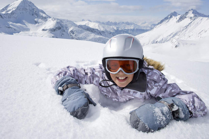 西方人,儿童,一个人,笑,微笑,露齿笑,横图,室外,白天,正面,纯洁,安全,山,雪,雪山,大雪,帽子,欧洲,欧洲人,仅一个女性,仅一个人,阴影,服装,光线,头盔,眼镜,影子,冰,积雪,山峰,雪景,云,云朵,冬季,冬天,防护,山峦,云彩,注视,小孩,衣服,蓝色,白云,蓝天,天空,阳光,安全帽,手套,天,观察,看,趴着,仅一个小孩,温暖,棉衣,寒冷,可爱,童年,童趣,服饰,晴朗,观看,保暖,护目镜,保护,察看,冰冷,御寒,关注,保险,童真,烂漫,无邪,棉袄,保全,周全,安稳,安定,严寒,冰凉,酷寒,凛冽,凛凛,极冷,安全防护眼镜,棉服,冬装,平安,天真,女孩,女人,女性,白种人,孩子,晴空,趴,彩图,全身,袄子,棉被服,防护眼镜,女生