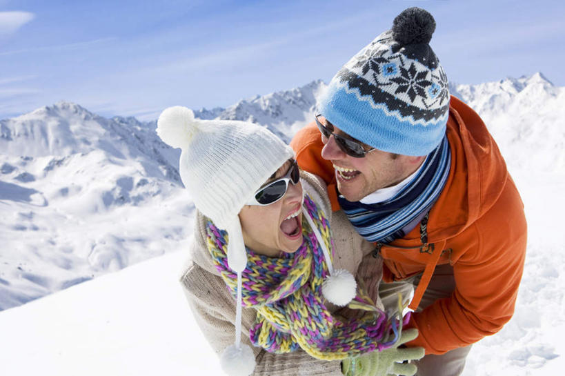 西方人,中年人,两个人,家庭,夫妻,站,抱,笑,微笑,露齿笑,横图,室外,白天,正面,爱情,安全,山,雪,雪山,大雪,帽子,欧洲,欧洲人,阴影,装饰,光线,眼镜,影子,冰,积雪,山峰,雪景,云,云朵,冬季,冬天,防护,山峦,浪漫,云彩,注视,蓝色,白云,蓝天,天空,阳光,围巾,天,观察,看,站着,温暖,温馨,一家人,橙色,恩爱,寒冷,恋人,晴朗,围脖,抱着,观看,保暖,护目镜,保护,华丽,点缀,和睦,察看,冰冷,搂着,御寒,关注,滑雪镜,保险,保全,周全,安稳,安定,衬托,美观,雅致,雅观,棉帽,严寒,冰凉,酷寒,凛冽,凛凛,极冷,安全防护眼镜,平安,男人,男性,女人,女性,中年男性,中年女性,白种人,夫妇,情侣,晴空,搂,搂抱,站立,半身,彩图,雪镜,伴侣,融洽,防护眼镜