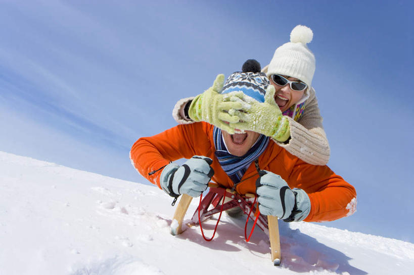 西方人,中年人,两个人,家庭,夫妻,抱,笑,微笑,露齿笑,横图,室外,白天,仰视,爱情,安全,山,雪,雪山,大雪,帽子,欧洲,欧洲人,阴影,装饰,光线,眼镜,影子,冰,积雪,山峰,雪景,云,云朵,冬季,冬天,防护,山峦,浪漫,云彩,注视,车,蓝色,白云,蓝天,天空,阳光,围巾,交通工具,天,观察,看,趴着,温暖,温馨,一家人,橙色,恩爱,寒冷,捂,遮,遮掩,恋人,晴朗,围脖,抱着,观看,保暖,护目镜,保护,华丽,雪橇,点缀,和睦,察看,冰冷,掩盖,搂着,遮挡,御寒,关注,载具,滑雪镜,保险,雪橇车,遮盖,保全,周全,安稳,安定,衬托,美观,雅致,雅观,棉帽,掩饰,严寒,冰凉,酷寒,凛冽,凛凛,极冷,安全防护眼镜,平安,男人,男性,女人,女性,中年男性,中年女性,白种人,夫妇,情侣,晴空,搂,趴,彩图,低角度拍摄,全身,雪镜,伴侣,融洽,防护眼镜