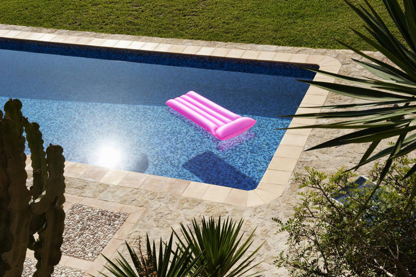 无人,体育馆,游泳池,横图,俯视,室外,白天,草地,草坪,水,植物,床,棕榈树,叶子,西班牙,欧洲,阴影,光线,影子,塑料,水池,水面,绿叶,泳池,草,树,树木,粉色,绿色,阳光,自然,塑料制品,嫩叶,气垫床,充气,生长,成长,游泳馆,南欧,棕榈叶,马略卡岛,西班牙王国,巴利阿里群岛,马略卡,巴利阿里,叶,叶片,棕树,棕榈,彩图,高角度拍摄,马洛卡岛