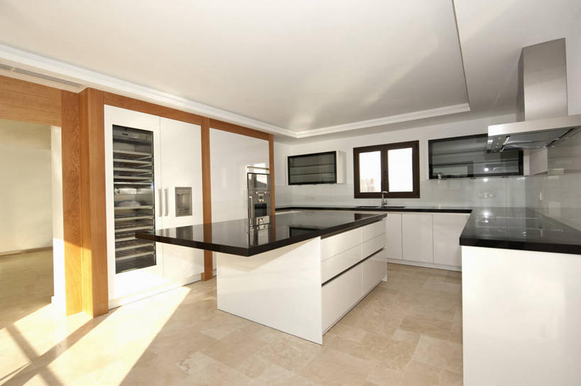 无人,家,横图,室内,白天,正面,别墅,厨房,窗户,柜子,家具,装修,桌面,桌子,建筑,厨具,欧式,装饰,工具,房屋,墙,屋子,公寓,储物柜,豪华,干净,建设,现代,装潢,洋房,楼房,玻璃窗,墙壁,墙面,住宅,白色,室内装潢,油烟机,样板房,明亮,卫生,舒适,家居装潢,吸油烟机,储存,房屋设计,地中海风格,古典风格,简约风格,室内设计,宽敞,样板房装潢,储备,蕴藏,贮备,设计,彩图,房子,灶间,厨房料理台,贮存,料理台