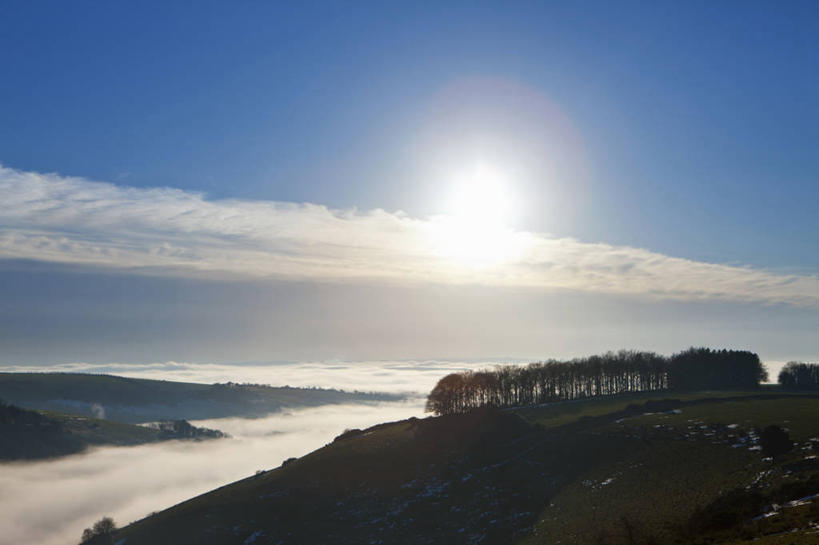 无人,横图,室外,白天,正面,旅游,度假,美景,山,树林,太阳,雪,雪山,植物,大雪,英国,欧洲,阴影,光线,影子,冰,积雪,景观,山峰,雪景,云,云朵,冬季,冬天,山峦,云彩,娱乐,英格兰,树,树木,蓝色,绿色,白云,蓝天,天空,阳光,自然,天,享受,休闲,景色,放松,寒冷,生长,晴朗,成长,冰冷,西欧,自然风光,大不列颠,多塞特郡,大不列颠及北爱尔兰联合王国,严寒,冰凉,酷寒,凛冽,凛凛,极冷,英吉利,多塞特,晴空,彩图,镜头光晕,透镜闪耀,眩光,行政区,西南英格兰,大不列颠王国,大英帝国,联合王国,日不落帝国