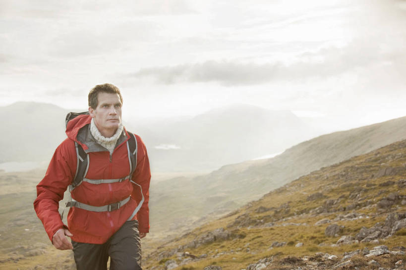 西方人,一个人,公园,走,横图,室外,白天,正面,运动服,旅游,度假,草地,草坪,美景,山,山脉,植物,英国,欧洲,欧洲人,仅一个男性,仅一个人,仅一个中年男性,阴影,服装,光线,包,影子,景观,山峰,云,云朵,山峦,云彩,旅行包,注视,娱乐,草,衣服,蓝色,绿色,白云,蓝天,天空,阳光,自然,背包,群山,天,观察,看,享受,休闲,景色,放松,服饰,晴朗,观看,察看,国家公园,衣着,西欧,穿着,关注,自然风光,大不列颠,威尔士,大不列颠及北爱尔兰联合王国,旅游包,衣饰,威尔士公国,格温内思郡,斯诺登山,坎布里亚山脉,雪墩山国家公园,男人,男性,中年男性,白种人,晴空,步行,散步,走路,半身,彩图,大不列颠王国,大英帝国,联合王国,日不落帝国,双肩包,运动装