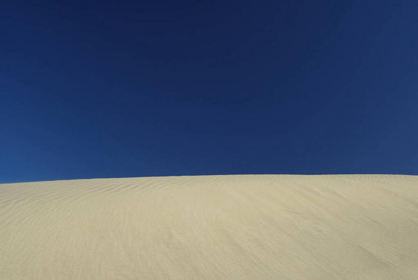 无人,公园,横图,室外,白天,正面,旅游,度假,美景,沙漠,美国,阴影,光线,影子,地平线,景观,辽阔,地面,娱乐,蓝色,蓝天,天空,阳光,自然,天,享受,休闲,广阔,景色,放松,晴朗,一望无际,北美,北美洲,国家公园,加利福尼亚,自然风光,延伸,美洲,加州,死亡谷国家公园,加利福尼亚州,万里无云,金州,黄金州,天地相交,北亚美利加洲,亚美利加洲,死谷,死谷国家公园,无边无际,一马平川,大漠,砂漠,晴空,晴空万里,彩图,美利坚合众国