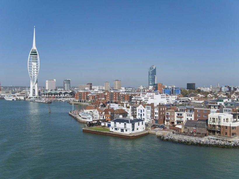 无人,家,高楼大厦,码头,横图,俯视,航拍,室外,白天,度假,办公楼,海浪,海洋,美景,城市风光,城市,大厦,港口,建筑,摩天大楼,写字楼,英国,欧洲,阴影,光线,影子,房屋,屋子,景观,浪花,公寓,娱乐,洋房,楼房,英格兰,住宅,蓝色,倒影,蓝天,天空,阳光,海水,楼宇,天,享受,休闲,商务楼,景色,放松,晴朗,倒映,西欧,鸟瞰,大不列颠,海景,大不列颠及北爱尔兰联合王国,万里无云,反照,英吉利,汉普郡,朴茨茅斯,大海,风浪,海,海水的波动,近岸浪,涌浪,晴空,晴空万里,彩图,高角度拍摄,房子,摆渡口,埠头,大楼,渡口,渡头,港湾,高层建筑,高楼,海港,货运码头,口岸,摩天楼,商港,大不列颠王国,大英帝国,东南英格兰,联合王国,日不落帝国