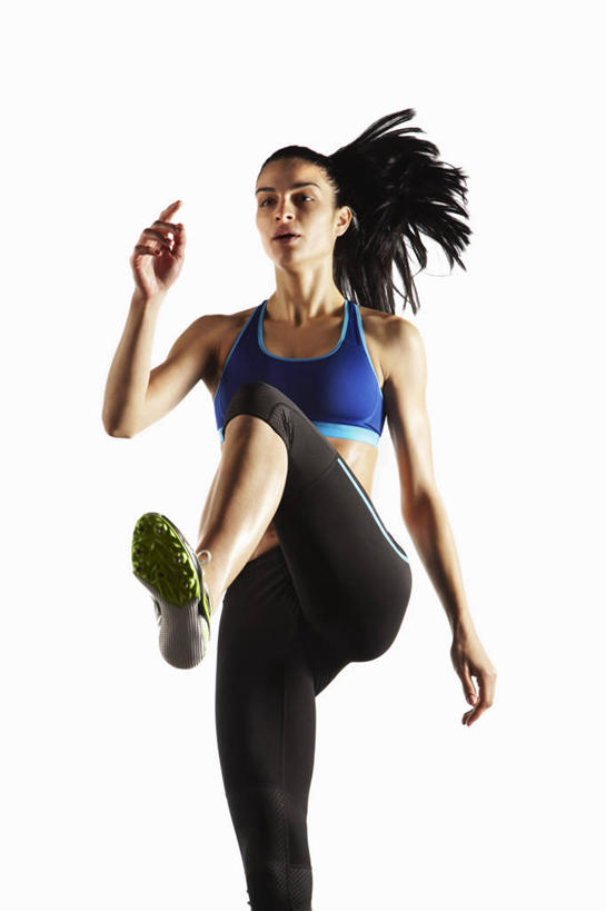 西方人,一个人,运动员,站,竖图,室内,白天,白色背景,正面,锻炼,运动,欧洲,欧洲人,仅一个年轻女性,仅一个女性,仅一个人,服装,背心,注视,衣服,蓝色,观察,看,站着,摄影,服饰,影棚,观看,有氧运动,察看,衣着,穿着,关注,衣饰,露脐装,高抬腿,体育,年轻女性,女人,女性,白种人,体育运动员,运动选手,站立,半身,彩图,影棚拍摄,健身,拍摄