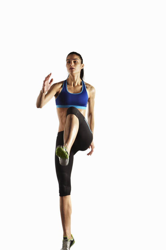 西方人,一个人,运动员,站,竖图,室内,白天,白色背景,正面,锻炼,运动,欧洲,欧洲人,仅一个年轻女性,仅一个女性,仅一个人,服装,背心,注视,衣服,蓝色,观察,看,站着,摄影,服饰,影棚,观看,有氧运动,察看,衣着,穿着,关注,衣饰,露脐装,高抬腿,体育,年轻女性,女人,女性,白种人,体育运动员,运动选手,站立,彩图,全身,影棚拍摄,健身,拍摄