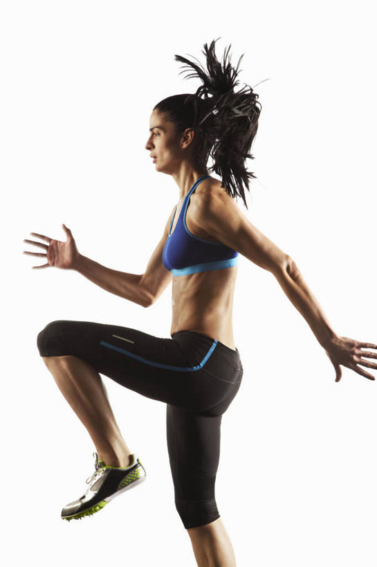 西方人,一个人,运动员,站,竖图,室内,白天,白色背景,侧面,锻炼,运动,欧洲,欧洲人,仅一个年轻女性,仅一个女性,仅一个人,服装,背心,注视,衣服,蓝色,观察,看,站着,摄影,服饰,影棚,观看,有氧运动,察看,衣着,穿着,关注,衣饰,露脐装,高抬腿,体育,年轻女性,女人,女性,白种人,体育运动员,运动选手,站立,半身,彩图,影棚拍摄,健身,拍摄