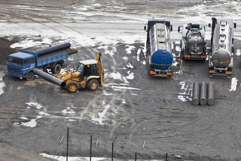 无人,工厂,横图,俯视,室外,白天,雪,大雪,道路,卡车,路,意大利,欧洲,阴影,光线,管子,影子,积雪,雪景,冬季,冬天,小路,集装箱,交通,管道,阳光,机械,工程车,寒冷,集装箱车,货车,挖掘机,南欧,挖土机,货运车,意大利共和国,首府,严寒,交通运输,农用机械,波伦亚,博洛尼亚,柱廊之城,艾米利亚.罗马涅,艾米利亚.罗马涅大区,载重汽车,彩图,高角度拍摄,工地,制造厂