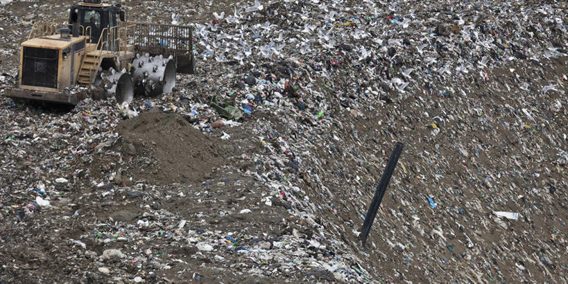 无人,横图,俯视,室外,白天,技术,建筑,意大利,欧洲,一堆,一辆,许多,阴影,堆叠,堆积,光线,影子,垃圾,很多,车,施工,阳光,交通工具,机械,工程车,堆,工程,南欧,载具,推土机,意大利共和国,首府,交通运输,工作车,施工车,波伦亚,博洛尼亚,柱廊之城,渣滓,艾米利亚.罗马涅,艾米利亚.罗马涅大区,彩图,高角度拍摄