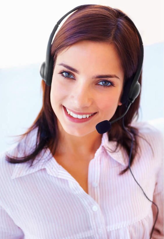 西方人,脸,头,脸颊,一个人,商务人士,商务女性,站,笑,微笑,露齿笑,竖图,室内,特写,白天,正面,快乐,满意,幸福,欧洲,欧洲人,仅一个年轻女性,仅一个女性,仅一个人,套装,朦胧,模糊,墙,音响,音乐,注视,娱乐,肩膀,墙壁,墙面,白色,耳机,观察,看,站着,享受,休闲,放松,观看,察看,舒适,享乐,关注,商务装,工薪阶层,年轻女性,女人,女性,白种人,头部,脸部,脸蛋,面部,白领,上班族,站立,半身,彩图