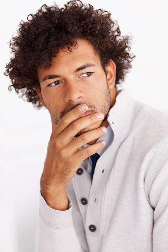 西方人,脸,头,脸颊,手,头发,一个人,商务人士,商务男性,站,竖图,室内,特写,白天,白色背景,正面,衬衫,欧洲,欧洲人,仅一个男性,仅一个人,仅一个中年男性,阴影,套装,反射,影子,注视,肩膀,黑色,观察,看,站着,手部,遮,遮掩,摄影,影棚,观看,单手,察看,掩盖,遮挡,关注,商务装,工薪阶层,遮盖,掩饰,男人,男性,中年男性,白种人,头部,卷发,脸部,脸蛋,面部,白领,上班族,站立,半身,彩图,影棚拍摄,衬衣,拍摄,短发