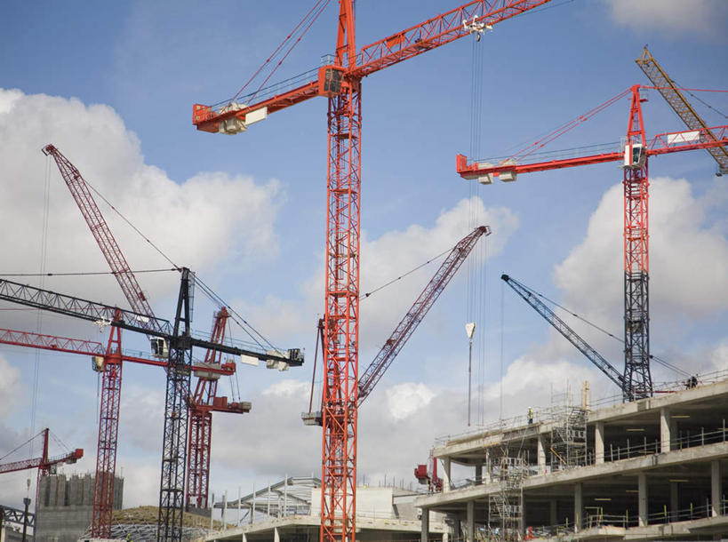 无人,横图,室外,白天,仰视,度假,技术,美景,城市风光,城市,建筑,阴影,光线,影子,景观,云,云朵,云彩,娱乐,设备,吊车,施工,蓝色,白云,蓝天,天空,阳光,建筑工地,交通工具,天,享受,休闲,机械,起重机,景色,放松,晴朗,工程,载具,地盘,建筑地盘,施工地盘,工作车,施工车,汽车吊,晴空,彩图,低角度拍摄,工地