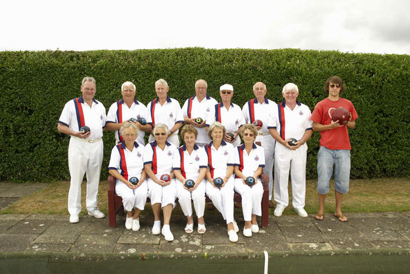 西方人,伙伴,朋友,站,坐,横图,室外,白天,正面,运动服,锻炼,友谊,运动,保龄球,植物,欧洲,欧洲人,握,服装,环保,云,云朵,防护,许多人,速度,拿,云彩,拿着,注视,娱乐,运动器械,球,树,树木,衣服,蓝色,绿色,白云,蓝天,天空,自然,天,观察,看,站着,一群人,健身器械,力量,平衡,握着,服饰,生长,晴朗,成长,观看,技巧,协调,察看,衣着,穿着,关注,美好,美妙,间隔,健身器材,灵敏,柔韧,趣味,美观,雅观,耐力,抗争,指孔,衣饰,绿篱,生篱,树篱,植篱,体育,友情,地滚球,老年男性,老年女性,男人,男性,年轻男性,女人,女性,白种人,晴空,站立,坐着,彩图,全身,健身,运动器材,运动装