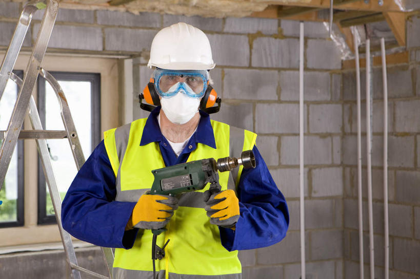 西方人,一个人,机修工,站,横图,室内,白天,正面,安全,帽子,欧洲,欧洲人,仅一个男性,仅一个人,仅一个中年男性,握,服装,分离,头盔,眼镜,墙,防护,过滤,拿,分开,拿着,注视,休闲装,墙壁,墙面,工人,一个,衣服,蓝色,白色,安全帽,口罩,手套,观察,看,站着,休闲,休闲服,隔断,握着,遮掩,服饰,单个,观看,电钻,护目镜,保护,隔离,察看,卫生,掩盖,遮挡,关注,净化,间隔,保险,预防,遮盖,防尘,手电钻,电动工具,保全,周全,安稳,安定,一顶,防护手套,掩饰,断绝,隔开,屏蔽,屏绝,远离,中断,阻遏,阻隔,安全防护眼镜,平安,男人,男性,中年男性,白种人,机械师,机修工人,站立,半身,彩图,防护眼镜