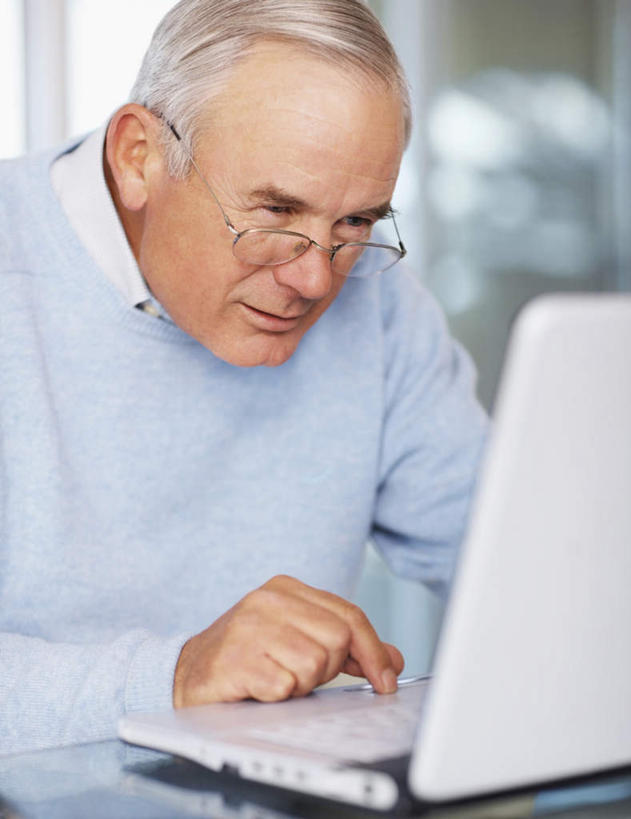 西方人,一个人,商务人士,商务男性,办公室,坐,竖图,室内,白天,正面,衬衫,电脑,笔记本电脑,窗户,家具,落地窗,桌子,椅子,欧洲,欧洲人,仅一个男性,仅一个人,一副,敲打,套装,朦胧,模糊,网络,眼镜,办公桌,注视,输入,通讯设备,玻璃窗,会议椅,打字,低头,观察,看,仅一个老年男性,观看,老花镜,点击,一台,敲击,办公椅,察看,无线,关注,通信设备,商务装,无线网络,无线上网,便携式电脑,工薪阶层,办公家具,商务椅,培训椅,垂头,远视眼镜,按键,手提电脑,老年男性,男人,男性,白种人,白领,上班族,坐着,半身,彩图,衬衣