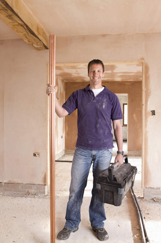 西方人,一个人,建筑工人,站,竖图,室内,白天,正面,门,欧洲,欧洲人,仅一个男性,仅一个人,仅一个中年男性,握,服装,裤子,墙,拿,拿着,注视,牛仔裤,休闲装,墙壁,墙面,工人,一个,衣服,容器,箱子,门框,建筑工地,观察,看,站着,休闲,休闲服,工具箱,握着,服饰,单个,观看,储藏,察看,储存,关注,地盘,建筑地盘,施工地盘,男人,男性,中年男性,白种人,建筑工,站立,彩图,全身,工地,贮存