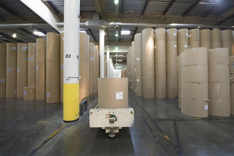 无人,工厂,搬运,横图,室内,白天,正面,车间,机器,天花板,照明,一排,许多,整齐,印刷,瓷砖,地砖,纸,柱子,灯光,地面,很多,设备,顶灯,车,灯,排列,灯具,交通工具,机械,工程车,工业,照亮,叉车,照明设备,队列,载具,印刷机,交通运输,工作车,彩图,制造厂,托盘车,码垛车,印刷设备