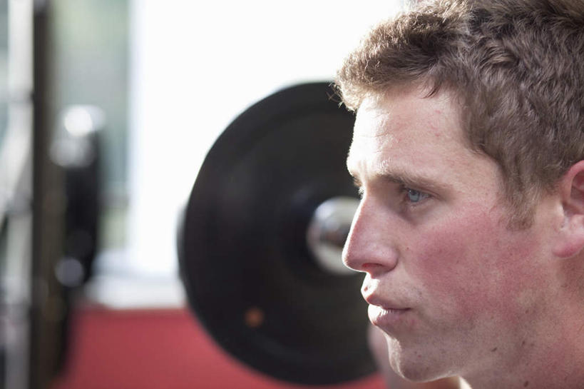 西方人,脸,头,脸颊,一个人,健身房,举,横图,室内,特写,白天,侧面,运动服,锻炼,运动,举重,杠铃,镜子,欧洲,欧洲人,仅一个男性,仅一个人,握,阴影,服装,朦胧,模糊,反射,影子,拿,拿着,注视,娱乐,运动器械,仅一个年轻男性,衣服,白色,观察,看,扛,托,享受,休闲,健身器械,放松,握着,服饰,观看,镜像,察看,健美,衣着,镜面,穿着,关注,瘦身,健身器材,塑形,室内运动,杠铃操,衣饰,扛在肩上,骑在肩上,体育,杠铃运动,男人,男性,年轻男性,白种人,头部,脸部,脸蛋,面部,举起,举手,举着,向上举,向上伸,向上托,半身,彩图,健身,健身馆,运动器材,运动装,举重运动