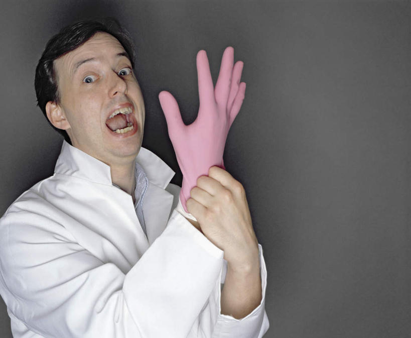 西方人,一个人,站,横图,室内,白天,正面,欧洲,欧洲人,仅一个男性,仅一个人,仅一个中年男性,握,灰色背景,服装,拿,拿着,扭头,注视,休闲装,一只,衣服,粉色,白色,手套,观察,看,站着,张嘴,转头,休闲,休闲服,橡胶,握着,摄影,服饰,影棚,观看,察看,关注,橡胶手套,张大嘴巴,橡胶制品,医用手套,男人,男性,中年男性,白种人,张开嘴,站立,半身,彩图,影棚拍摄,拍摄