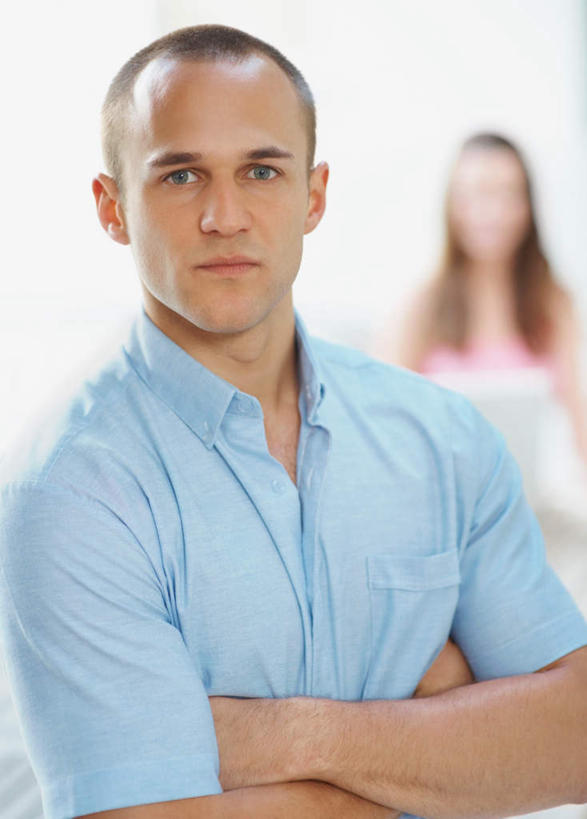 西方人,两个人,站,笑,双手交叉,微笑,竖图,室外,白天,正面,爱情,欧洲,欧洲人,服装,朦胧,模糊,浪漫,注视,休闲装,衣服,观察,看,站着,休闲,温暖,温馨,休闲服,恩爱,恋人,服饰,观看,和睦,察看,双手抱胸,关注,男人,男性,年轻男性,年轻女性,女人,女性,白种人,情侣,站立,半身,彩图,伴侣,融洽