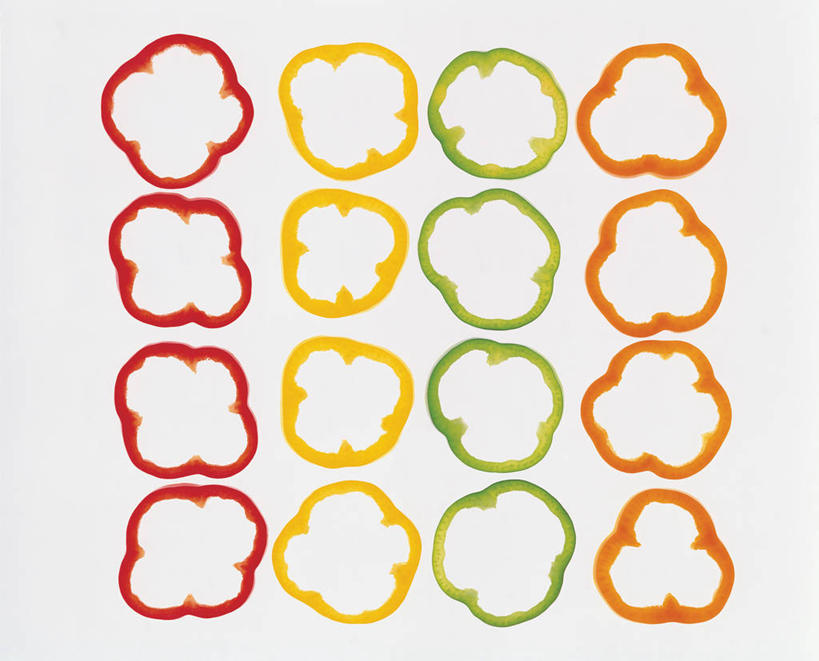 无人,横图,室内,特写,白天,白色背景,正面,辣椒,蔬菜,一排,许多,新鲜,整齐,并列,并排,食品,很多,食物,排列,黄色,红色,绿色,橙色,摄影,有机食品,绿色食品,影棚,队列,平行,黄辣椒,彩椒,辣角,红海椒,大椒,辣虎,广椒,甜椒,柿子椒,辣子,海椒,番椒,灯笼椒,彩图,影棚拍摄,拍摄,黄灯笼辣椒,黄帝椒