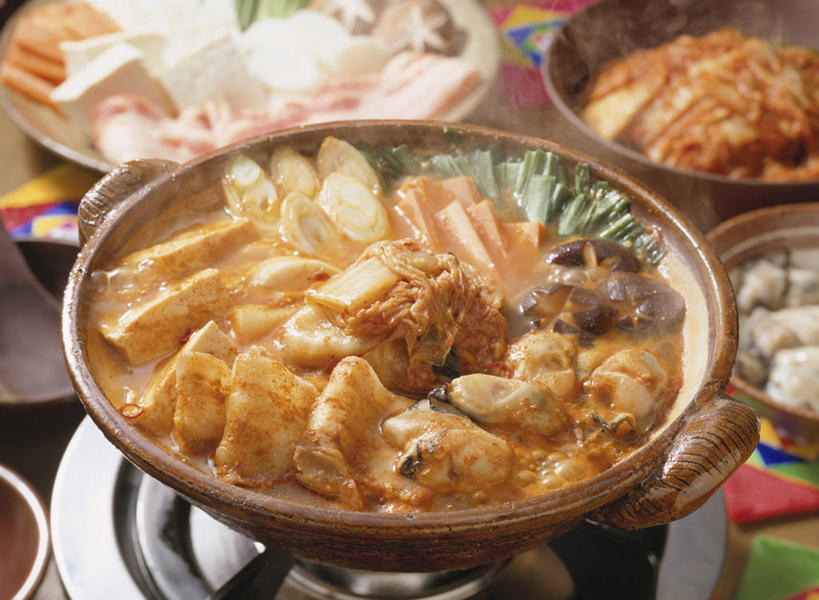 豆腐,泡菜,无人,横图,俯视,室内,特写,白天,烹饪,雾,蔬菜,厨具,沸腾,朦胧,模糊,新鲜,蒸汽,炖锅,锅子,陶瓷,料理,食品,陶瓷制品,水蒸气,韩式,锅,火锅,菜肴,美食,食物,佳肴,有机食品,绿色食品,锅具,豆制品,韩国料理,韩国菜,韩式料理,烹饪用具,韩国泡菜,蒸发,暖锅,烹调用具,烹调,彩图,高角度拍摄,韩式泡菜火锅,泡菜火锅