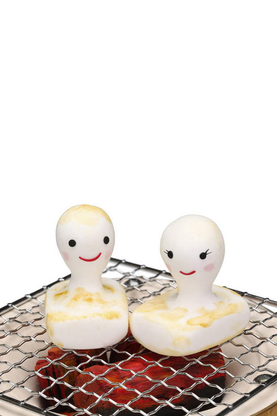 无人,竖图,室内,特写,白天,白色背景,正面,烧烤,煤炭,阴影,节日,反射,影子,年糕,烤架,烤肉,文化,两个,祈祷,铁架,许愿,摄影,影棚,能源,纪念,祈求,祭祀,镜饼,燃料,煤,能量,煤矿,矿业,化石燃料,平安,彩图,影棚拍摄,拍摄,传统文化