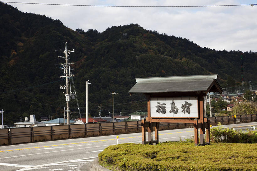 无人,横图,室外,白天,正面,旅游,度假,草地,草坪,美景,森林,山,山脉,树林,植物,道路,路,长野县,日本,亚洲,阴影,电力,光线,日文,标志,电线,电线杆,文字,线,影子,字符,景观,山峰,云,云朵,小路,电能,交通,山峦,线路,云彩,娱乐,标识,草,树,树木,蓝色,绿色,白云,蓝天,天空,阳光,自然,群山,天,享受,休闲,景色,放松,生长,晴朗,成长,电,电源,自然风光,能量,东亚,本州,本州岛,日本国,中部地方,长野,日语,晴空,彩图